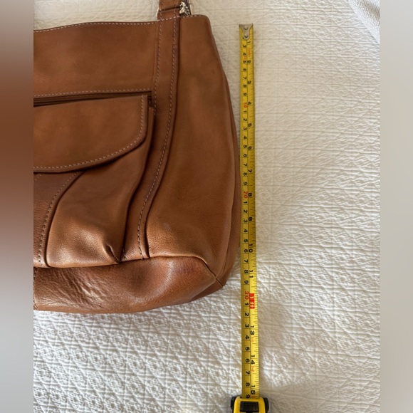Fossil handbag purse. Soft brown leather. Zipper closures, zippered front pocket - Picture 7 of 12
